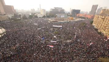 Un milln de egipcios piden la renuncia de Mubarak