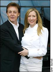Paul McCartney junto a su esposa Heather Mills.