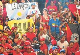Decenas de militantes kirchneristas saldrán esta semana en vuelos de Aerolíneas para apoyar a Chavez