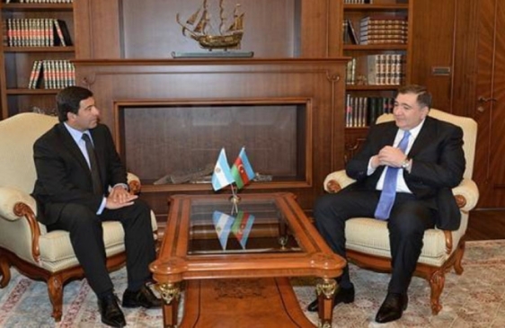 Argentina intercambia información fiscal con Azerbaiyan