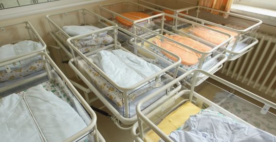 Masivo abandono de bebés en una caja creada por un hospital en Suiza