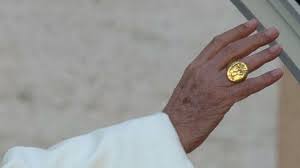 El Papa rechaza tradicional anillo de pescador de oro y elige uno de plata como acto de sencillez