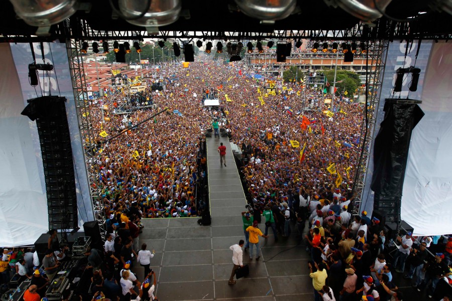 Capriles lidera la mayor concentración opositora desde 1998