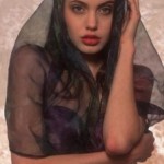 Aparecen nuevas fotos de Angelina Jolie a los 16 años