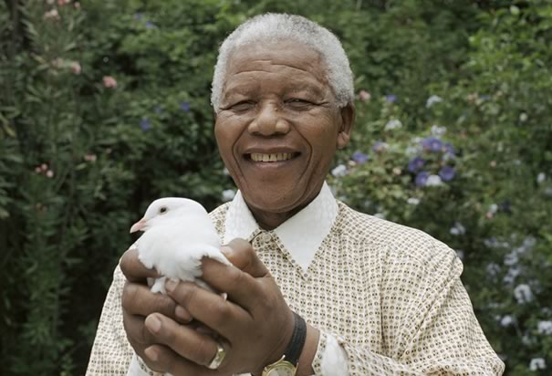 Mandela sigue en estado crítico por cuarto día, hay pocas esperanzas