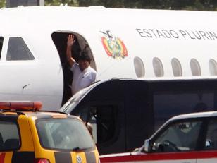 España dio el permiso y el avión presidencial de Evo Morales reiniciará su viaje