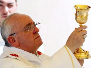 El Papa Francisco celebró una misa con hostias elaboradas por presa de una cárcel de Córdoba