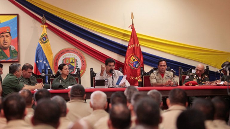 Maduro pidió a sus ministros que "se alisten" en cuerpos civiles de armas