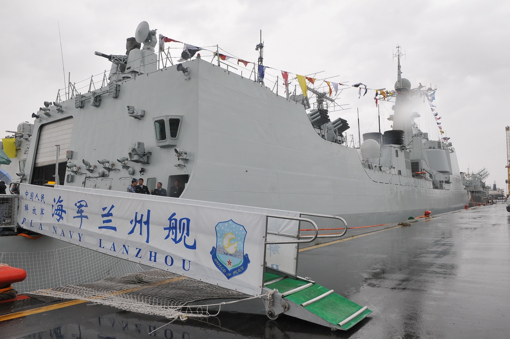 Rossi recorrió los buques de la República Popular China que visitan el país
