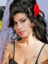 COMO Y DE QUE MURIO AMY WINEHPUSE?