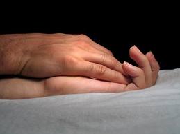 LOS TIPOS DE CARICIAS QUE DELATAN AMOR O AMISTAD