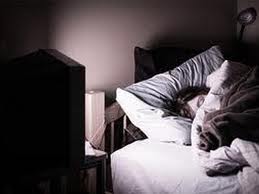 LOS PELIGROS DE DORMIR CON LA TV PRENDIDA