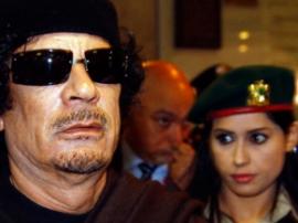 Las guardaespaldas de Kadafi eran violadas por el y por sus hijos