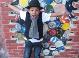 Un niño se hizo millonario vendiendo bolitas de vidrio a través de Internet