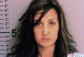 MAESTRA GRABA UN VIDEO TENIENDO SEXO CON EL NOVIO DE SU HIJA