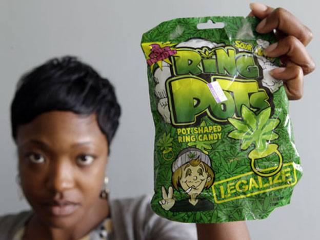 LANZAN CARAMELOS CON FORMA DE MARIHUANA