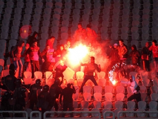 80 MUERTOS EN UN PARTIDO DE FUTBOL