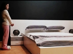 UNA CAMA QUE SE HACE SOLA. VIDEO