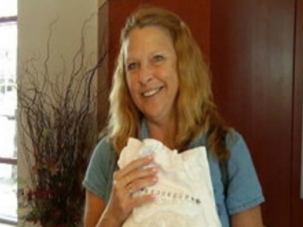 Se compr� un pantal�n de 4 d�lares y encontr� un diamante en el bolsillo