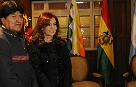 Bolivia y Argentina firman acuerdos para subir provisi�n de gas natural