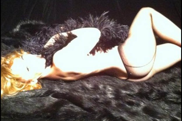 LAS FOTOS HOT DE KYLIE MINOGUE EN TWITTER