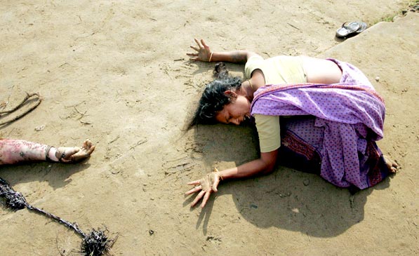 PRIMER PREMIO. La imagen fue tomada en la India dos d�as despu�s de la tragedia del tsunami.   