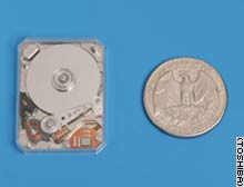 Toshiba planea empezar a vender el diminuto disco duro a fines de este a�o.