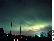 La aurora ilumina el cielo del norte de Jap�n el mi�rcoles despu�s de la espectacular erupci�n solar del martes.