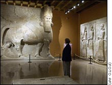 El toro alado domina la exhibici�n.