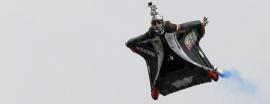 Volvió el "hombre pájaro" con un espectacular salto en Bogotá