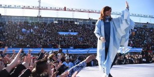 Cristina Kirchner cierra su campaña en Racing