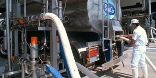 Empresa láctea bloqueada hace cuatro días por Camioneros