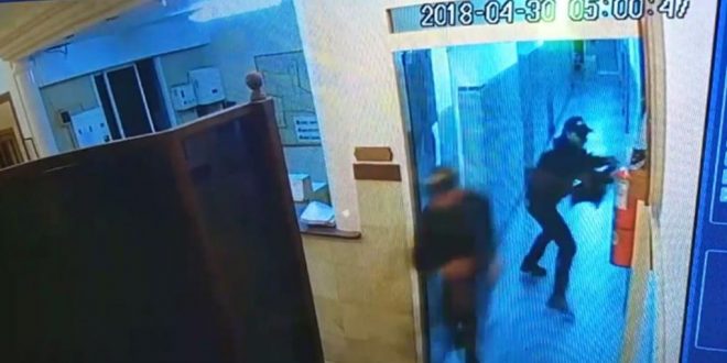 Video: Así fue el ataque de delincuentes a la comisaría de San Justo para liberar a un preso