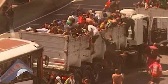 Audio imperdible : Así arrean gente los Moyano sean camioneros o no para que hagan bulto
