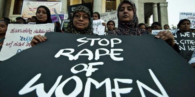 India: 8 hombres violaron a una mujer embarazada