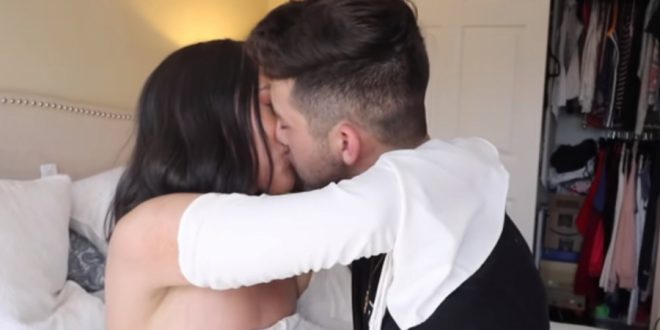 Video : Besó apasionadamente a su hermana en la boca para conseguir mas visitas