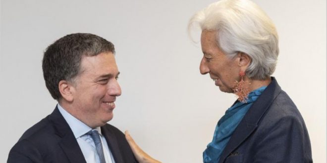 Analizan pedir al FMI otra revisión del acuerdo para enfrentar la corrida