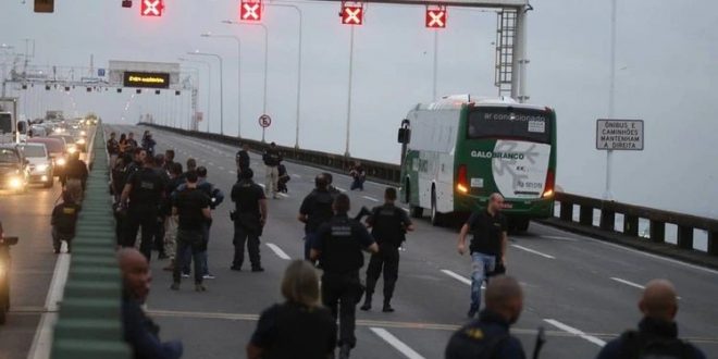 EN VIVO: toma de rehenes en un ómnibus con pasajeros en Brasil