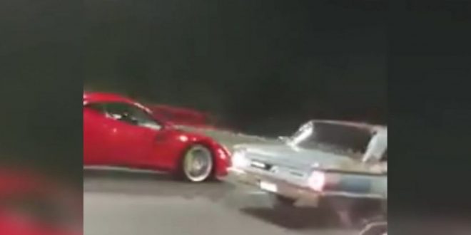 Video: Una Ferrari y un Ford Falcon corrieron una picada en la Panamericana