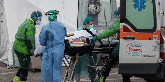 Nuevo récord en España, 838 muertos en un día por coronavirus y el total de víctimas asciende a 6.528