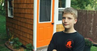 Con 13 años construyó una casa por solo 1.500 dólares