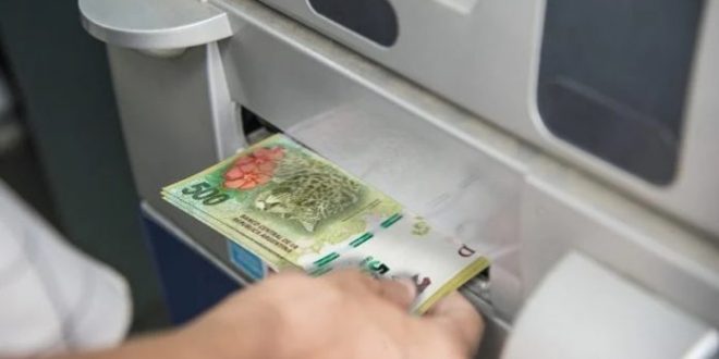 ¿Cuánto cuesta en Argentina sacar dinero de cajeros automáticos?