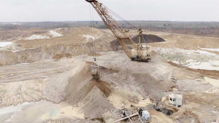 Tierras Raras: El Pilar Esencial de la Tecnología y Energía Global