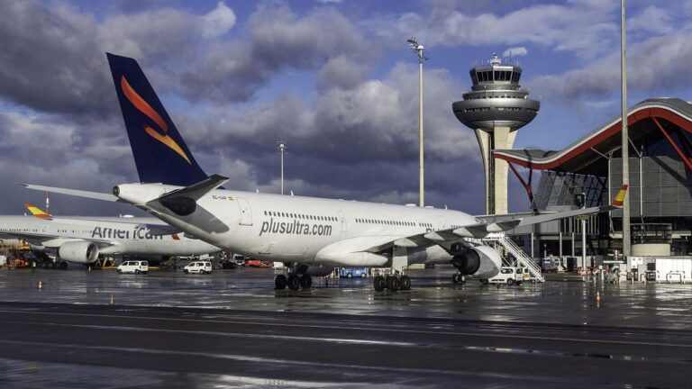 Nueva aerolínea conecta Ezeiza con Madrid y mejora servicios a bordo