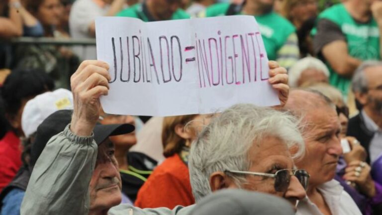 La clase media se reduce y la movilidad social desciende, revelan las últimas cifras
