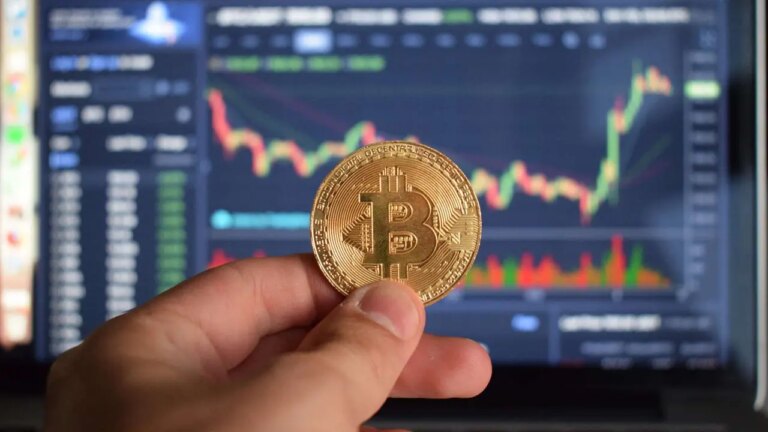 Hombre con IQ 276 predice que Bitcoin alcanzará los $220,000 en 45 días