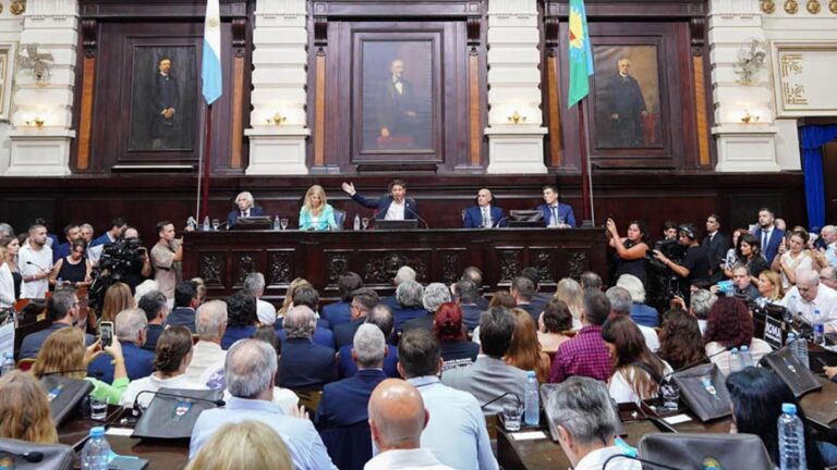 Kicillof, sin diálogo ni recursos: la deuda nacional y la disputa por 2027