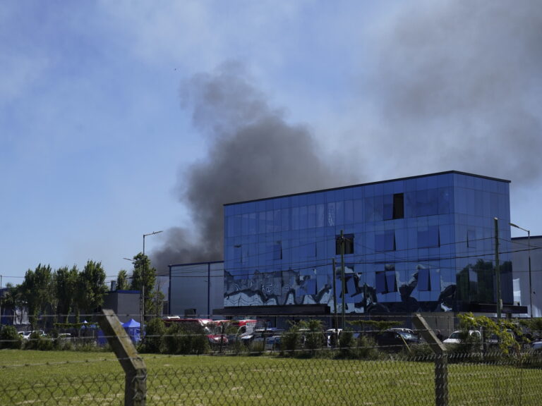 Desgarrador regreso a la fábrica en Ezeiza: Secuelas del incendio y una reparación de 10 millones