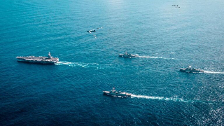 Trump refuerza la presión militar en Venezuela