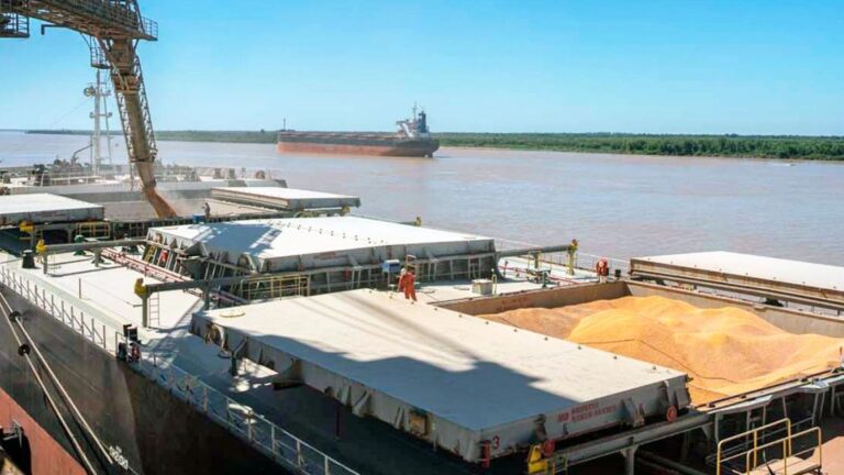 Superávit comercial de US$ 800 millones, revela INDEC